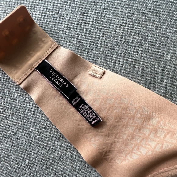 Victoria's Secret Plunge Strapless Bra - Picture 6 of 7